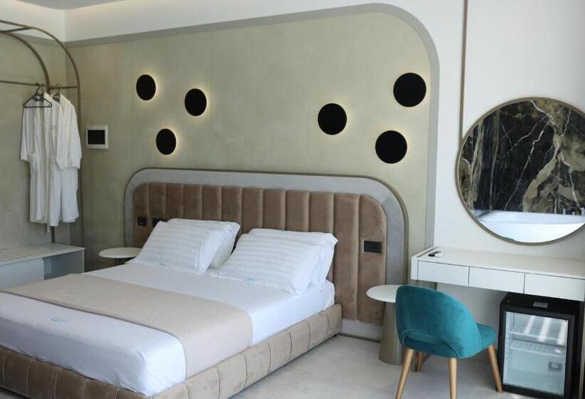 اتاق لوکس با چشم‌انداز دریا, Comfort Suites