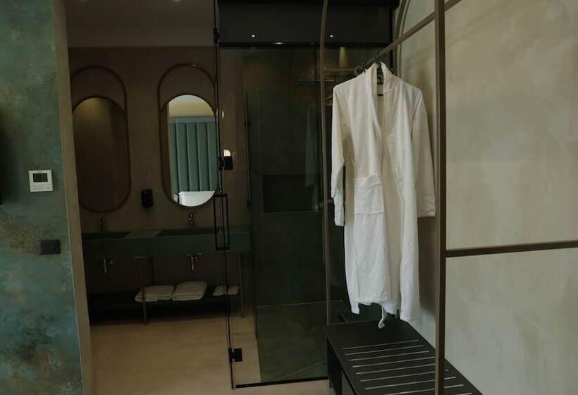 اتاق لوکس با چشم‌انداز دریا, Comfort Suites