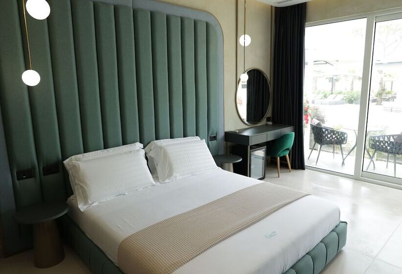 اتاق لوکس با چشم‌انداز دریا, Comfort Suites