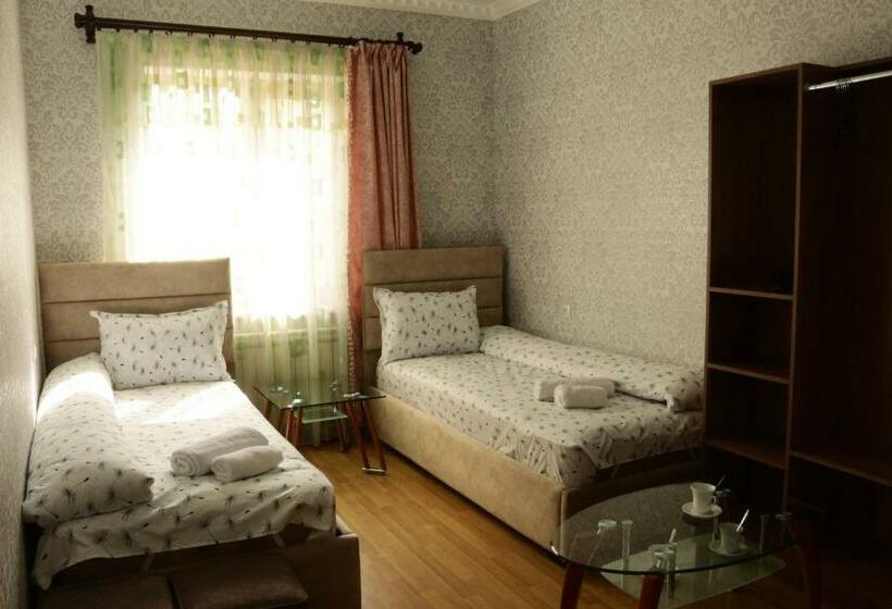 اتاق سوپریور سه تخته, Styopa