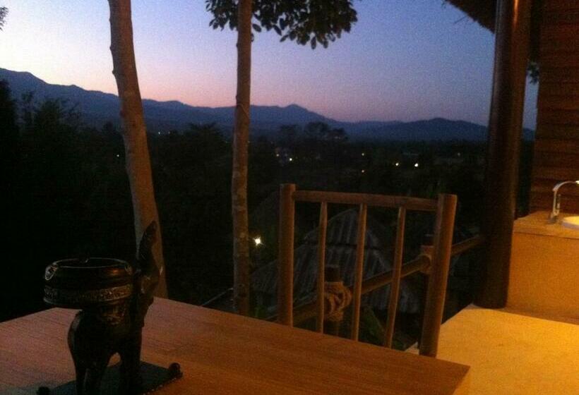 اتاق لوکس با وان آب گرم, Changpai Hill