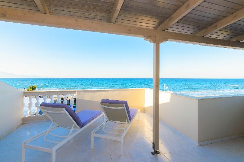 اتاق لوکس با چشم‌انداز دریا, Iakinthos Tsilivi Beach