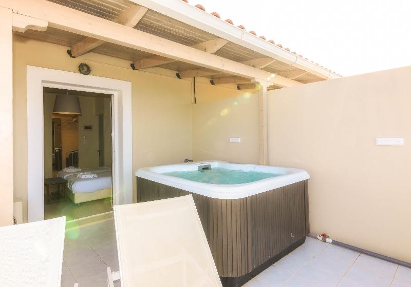اتاق لوکس با چشم‌انداز دریا, Iakinthos Tsilivi Beach