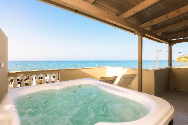 اتاق لوکس با چشم‌انداز دریا, Iakinthos Tsilivi Beach