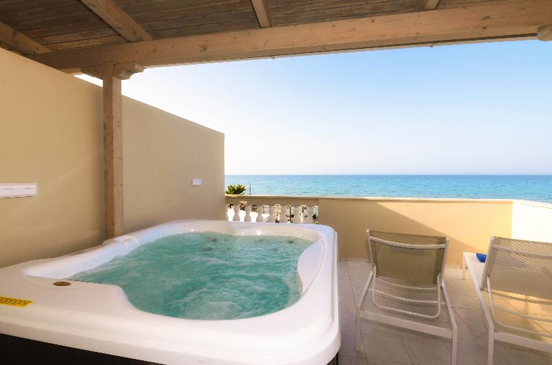 اتاق لوکس با چشم‌انداز دریا, Iakinthos Tsilivi Beach