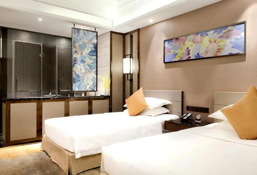 اتاق استاندارد با تخت بزرگ برای معلولان, Ramada Foshan