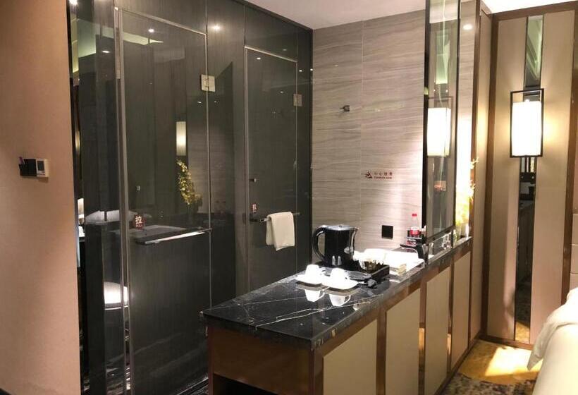 اتاق استاندارد با تخت بزرگ برای معلولان, Ramada Foshan