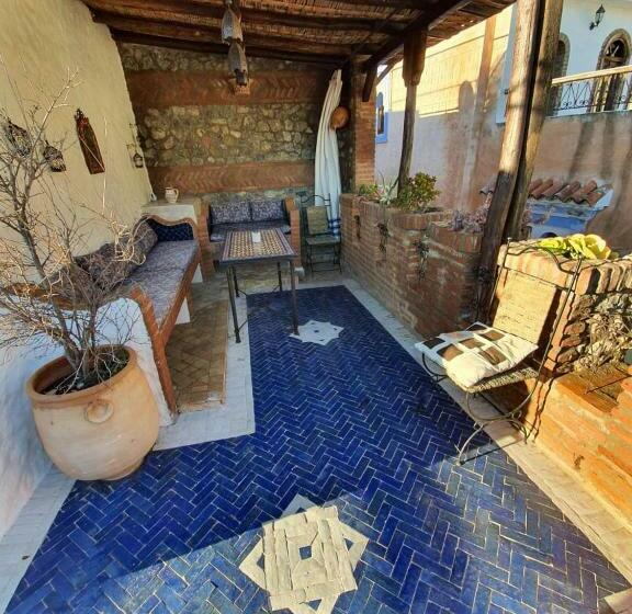سوئیت جونیور با چشم‌انداز کوهستان, Riad Gharnata