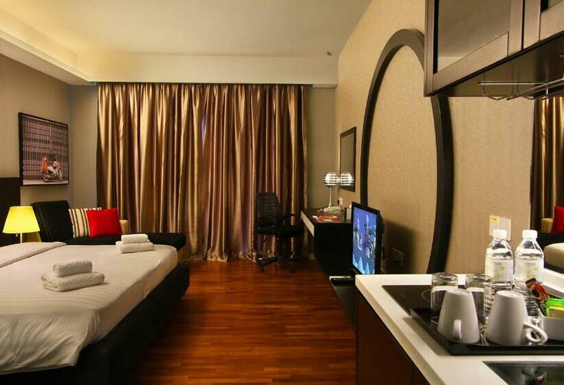 استودیوی استاندارد, The Shore Hotel & Residences