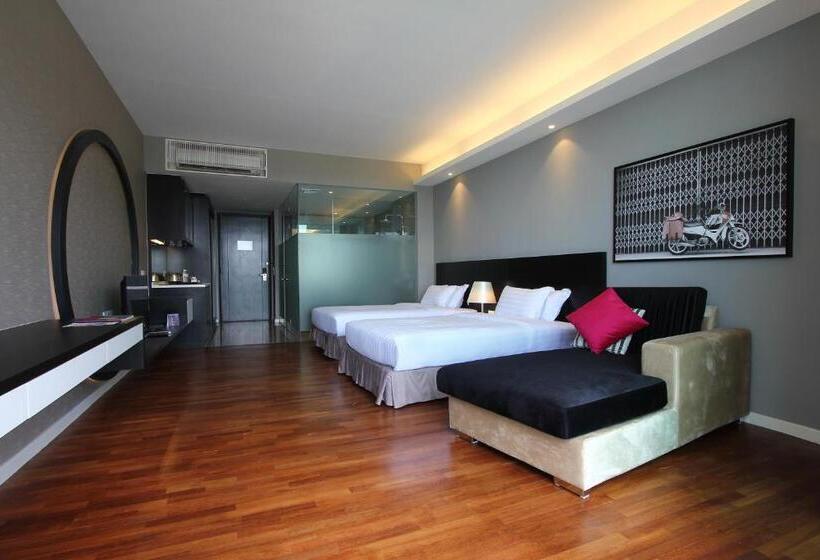استودیوی استاندارد, The Shore Hotel & Residences