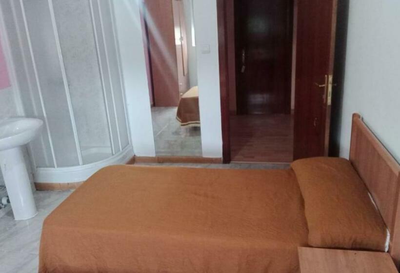 تختخواب در اتاق مشترک, Albergue Bar Villamayor