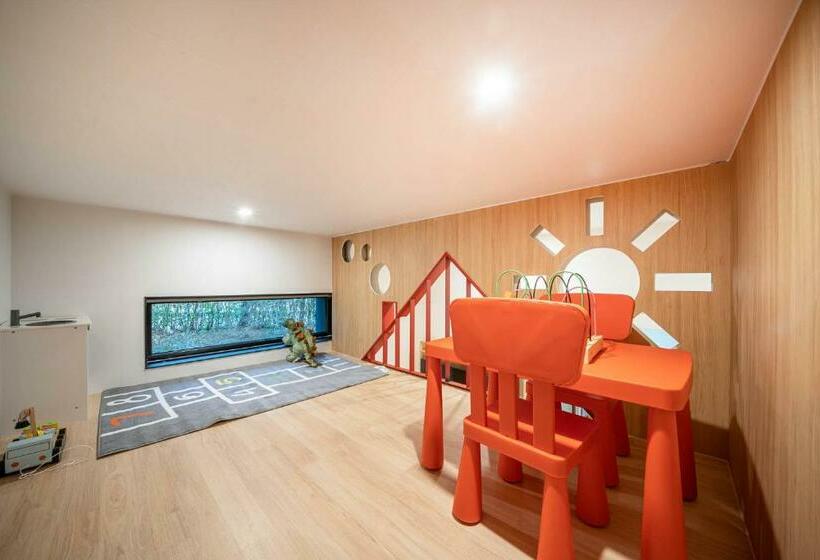سوئیت با تخت بزرگ, Kids Hotel Sangsang Play