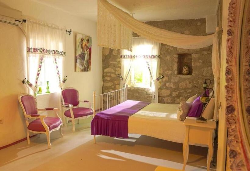 اتاق لوکس سه تخته, Ayşece Boutique