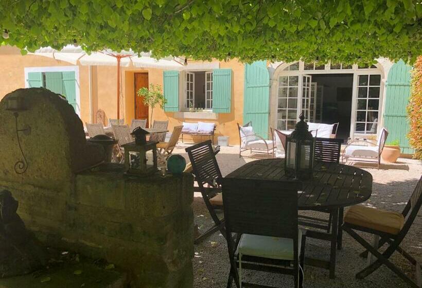 اتاق استاندارد با چشم‌انداز باغ, Chambre D Hôtes Dallara