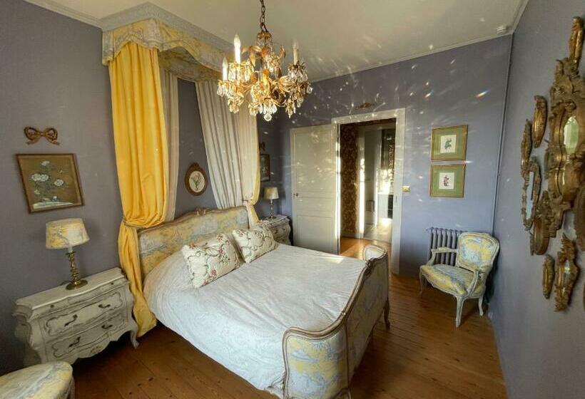 اتاق استاندارد با سرویس بهداشتی مشترک, Maison D Hercule
