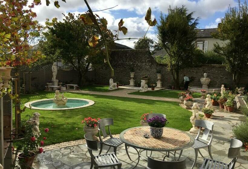اتاق استاندارد با سرویس بهداشتی مشترک, Maison D Hercule