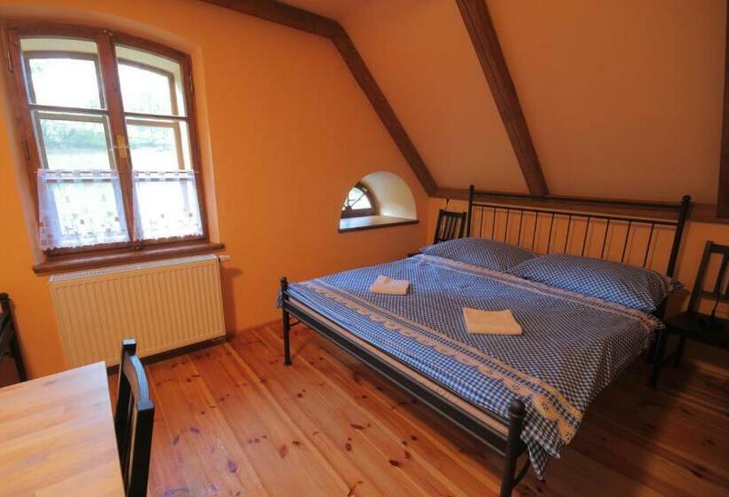 اتاق استاندارد سه نفره, Bělský Dvůr