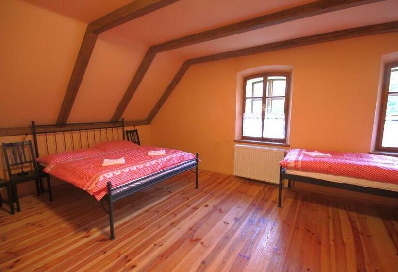 اتاق استاندارد سه نفره, Bělský Dvůr