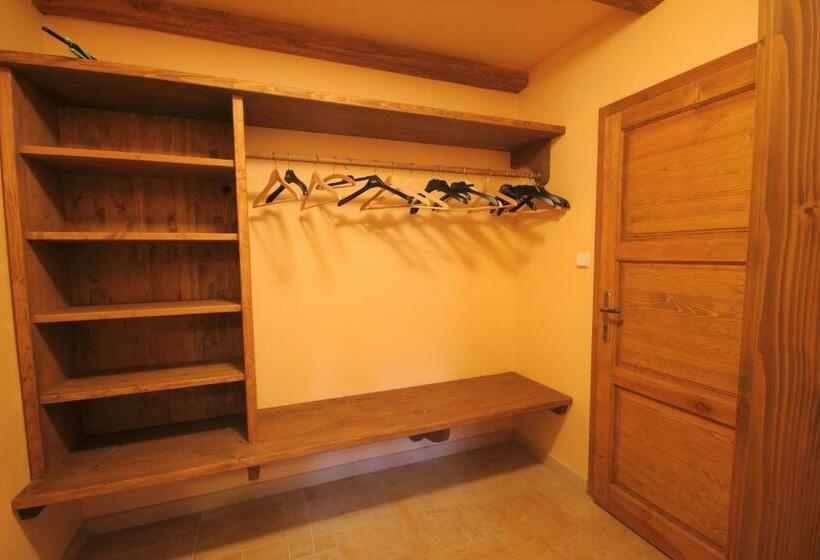 اتاق خانوادگی, Bělský Dvůr