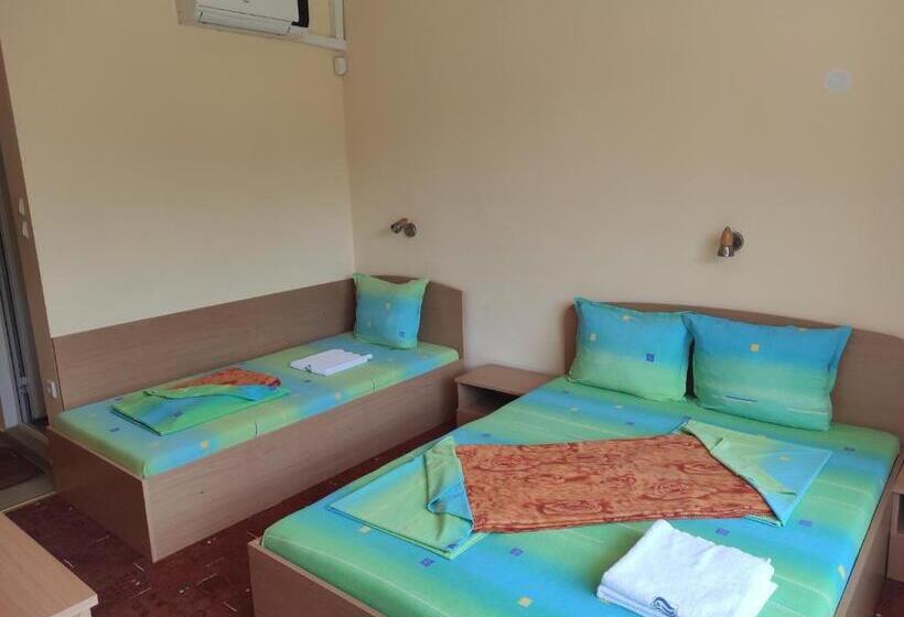 اتاق استاندارد سه نفره, Sunny House Apartments