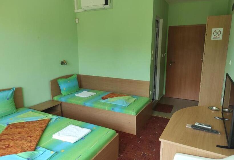 اتاق استاندارد سه نفره, Sunny House Apartments
