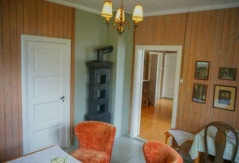اتاق استاندارد سه تخته با سرویس بهداشتی مشترک, Flørli 4444 Hostel