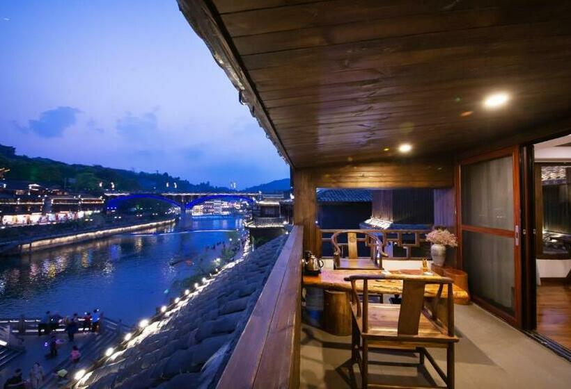 اتاق لوکس با چشم‌انداز دریا, Fenghuang Slowly Time Inn