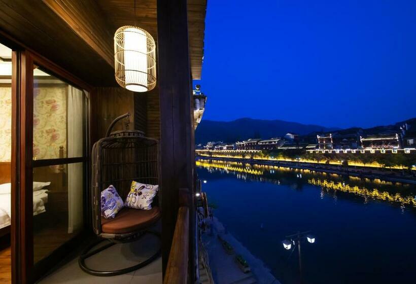 اتاق لوکس با چشم‌انداز دریا, Fenghuang Slowly Time Inn