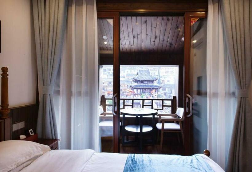 اتاق لوکس با بالکن, Fenghuang Slowly Time Inn