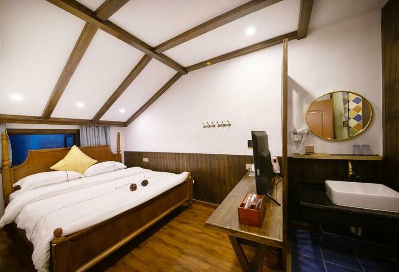 اتاق اکونومی, Fenghuang Slowly Time Inn