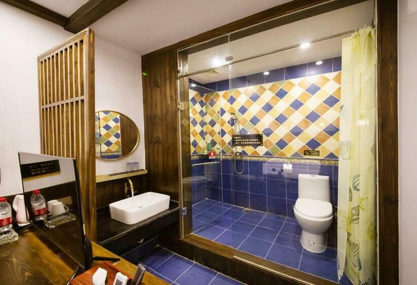 اتاق اکونومی, Fenghuang Slowly Time Inn