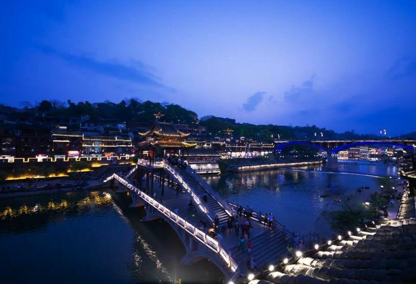 اتاق لوکس با چشم‌انداز دریا, Fenghuang Slowly Time Inn