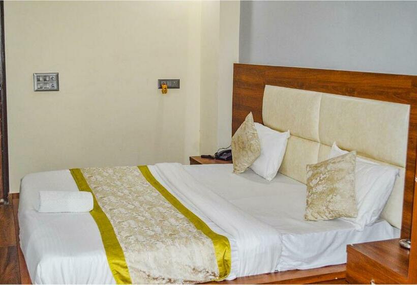 اتاق لوکس, Fabhotel The Golf Inn