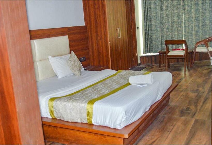 اتاق لوکس, Fabhotel The Golf Inn
