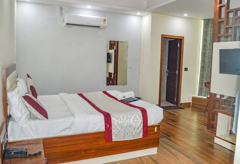 اتاق لوکس, Fabhotel The Golf Inn
