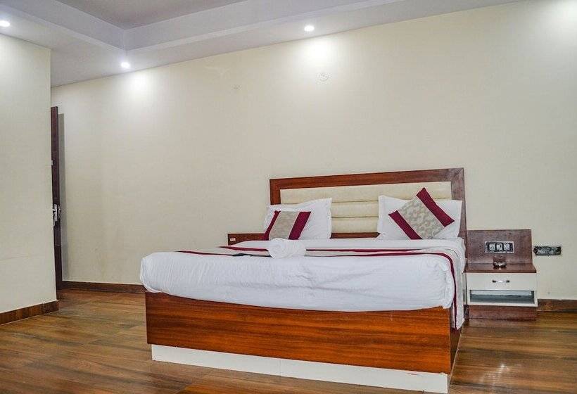 اتاق لوکس, Fabhotel The Golf Inn