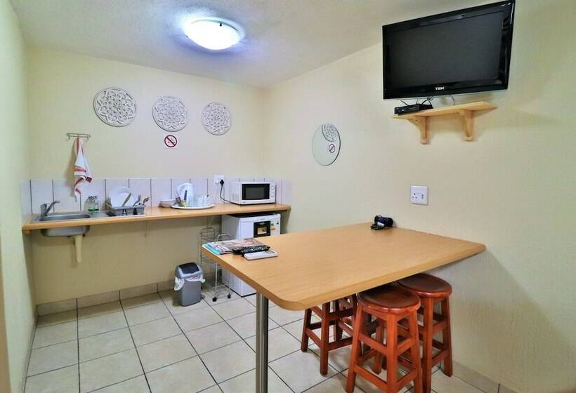 اتاق خانوادگی, 35 Kelkiewyn Bed & Breakfast