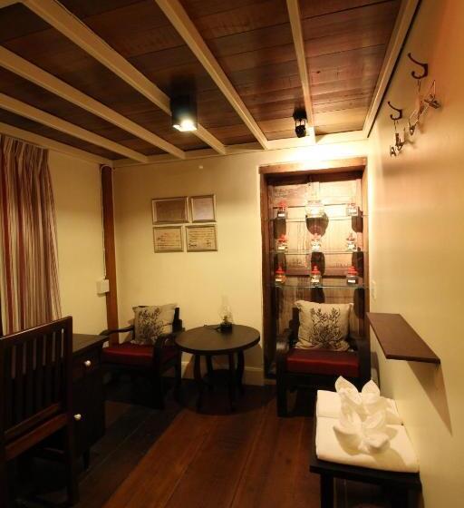 استودیوی استاندارد, Baan Luang Rajamaitri Historic Inn