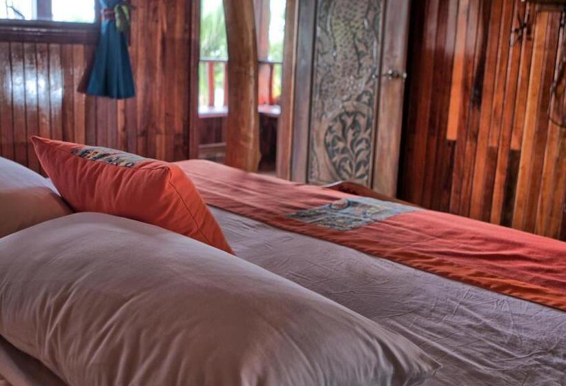سوییت, La Isla Inn