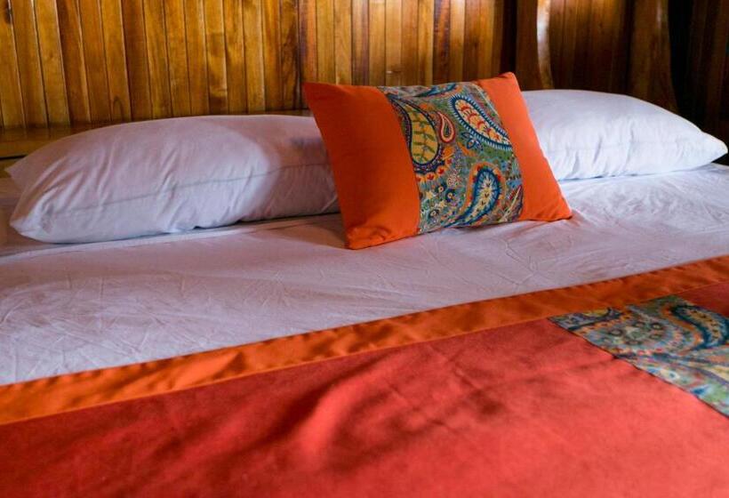سوییت, La Isla Inn