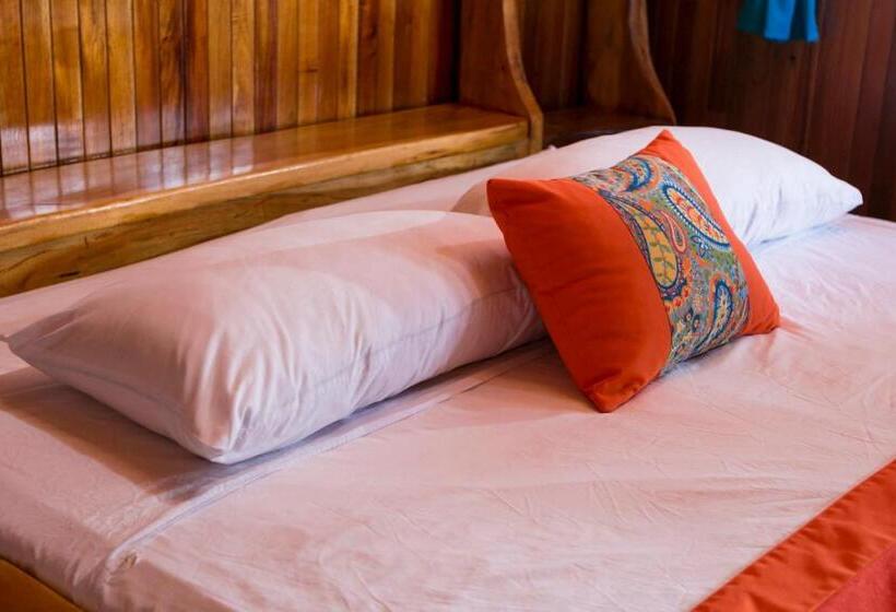 سوییت, La Isla Inn
