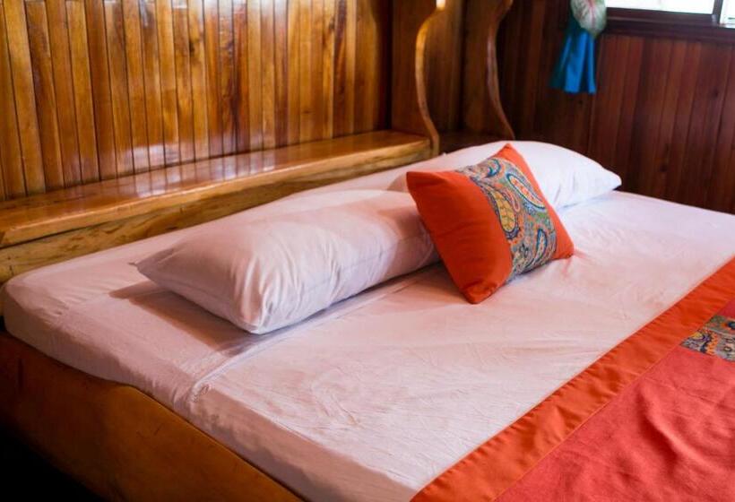 سوییت, La Isla Inn