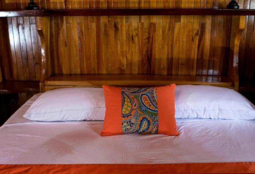 سوییت, La Isla Inn