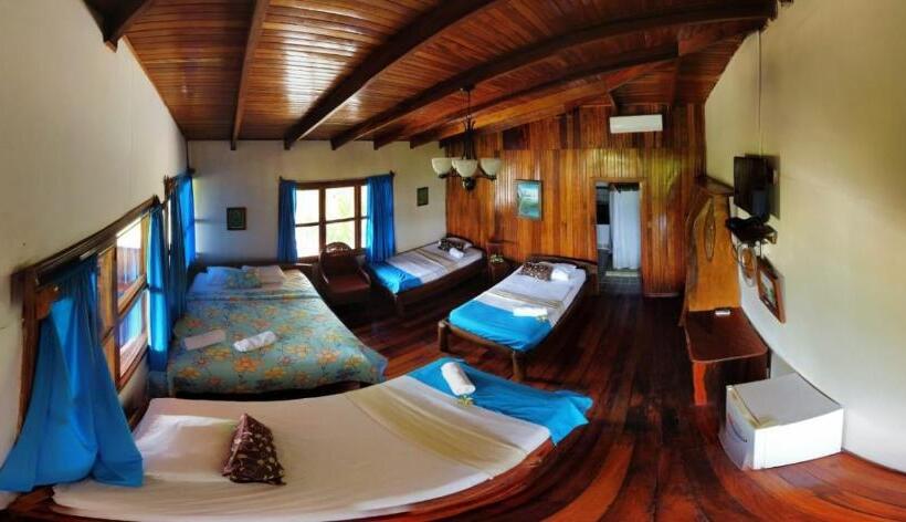 اتاق خانوادگی, La Isla Inn