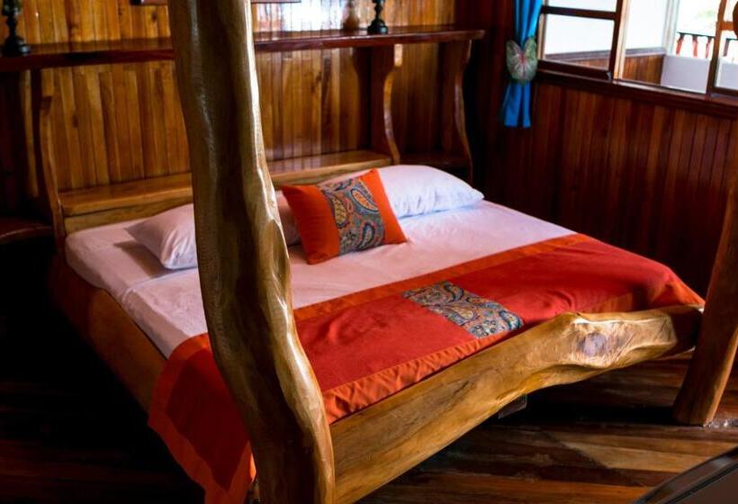سوییت, La Isla Inn