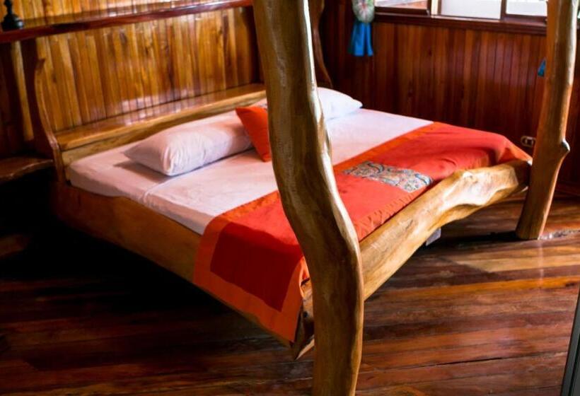 سوییت, La Isla Inn