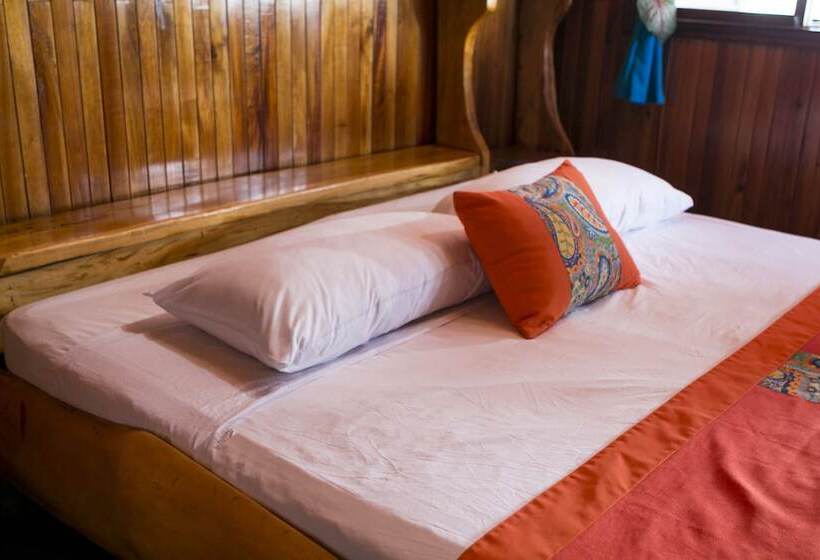 سوییت, La Isla Inn