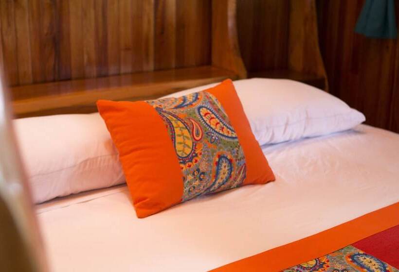 سوییت, La Isla Inn