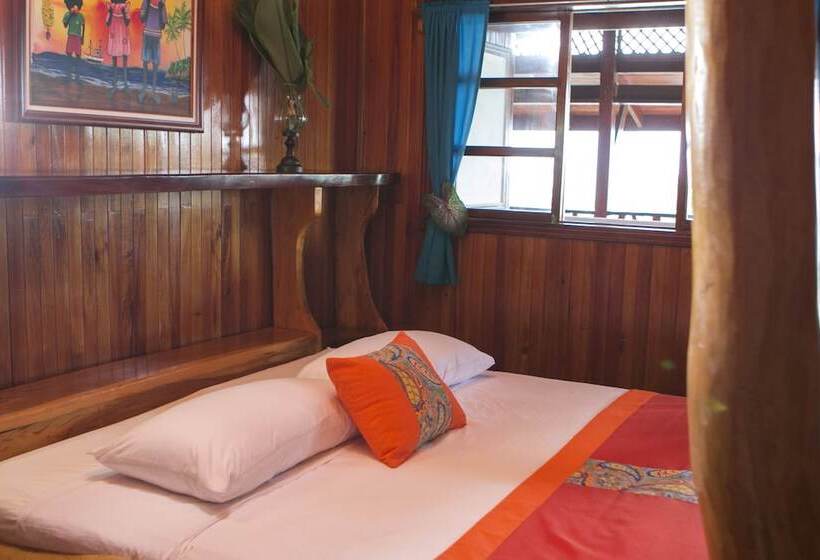 سوییت, La Isla Inn