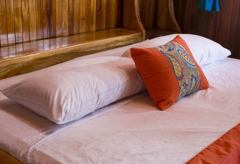 سوییت, La Isla Inn